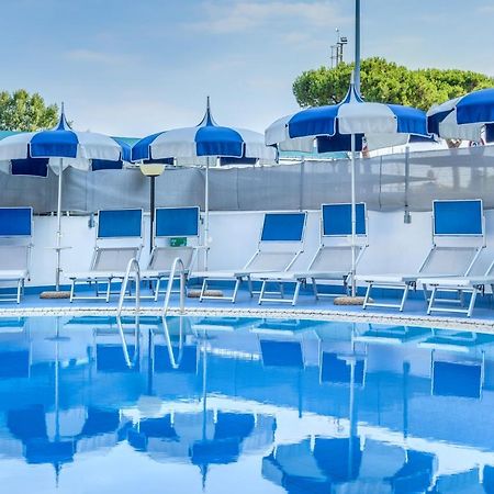 Apartaments Suites Ambassador Каорле Экстерьер фото