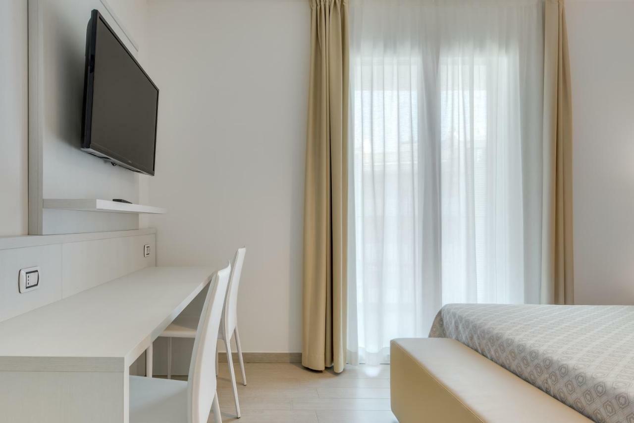 Apartaments Suites Ambassador Каорле Экстерьер фото