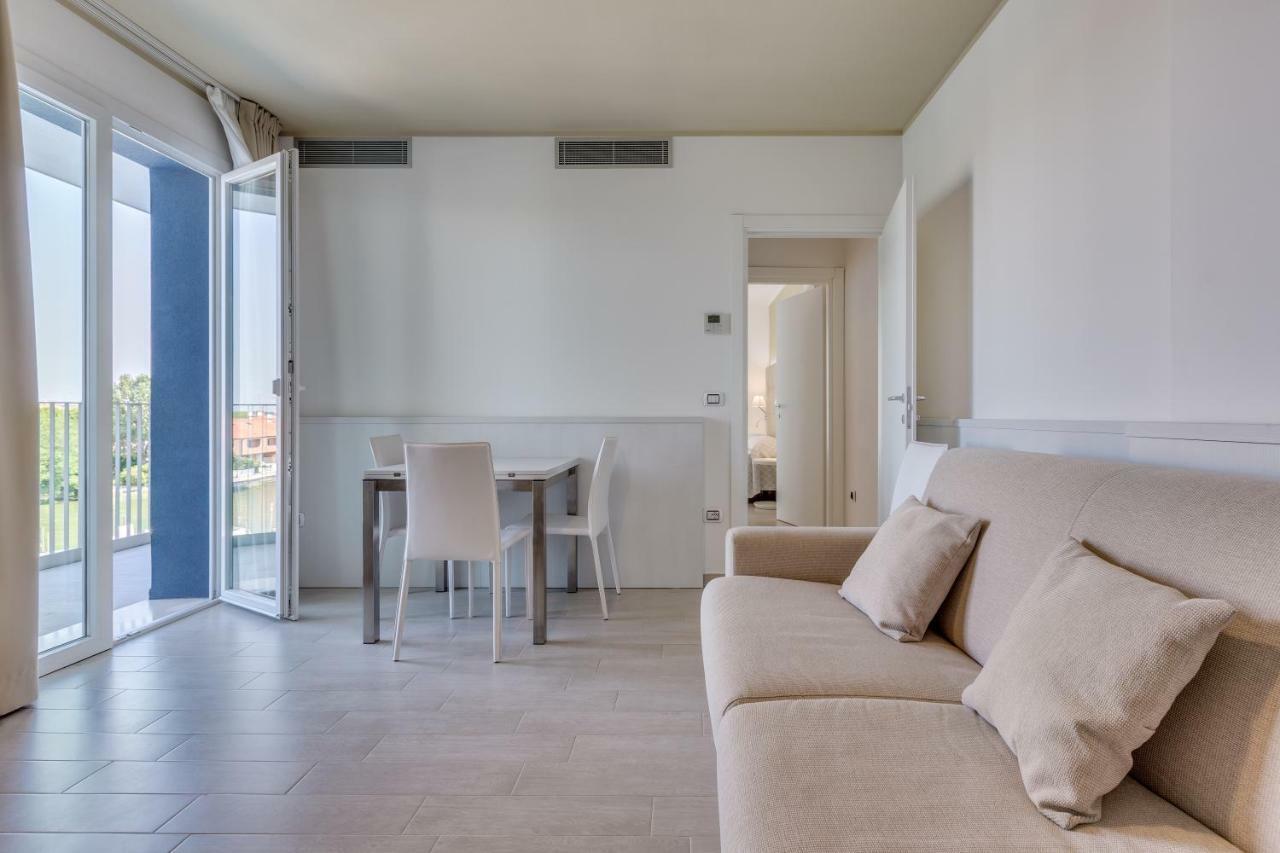 Apartaments Suites Ambassador Каорле Экстерьер фото