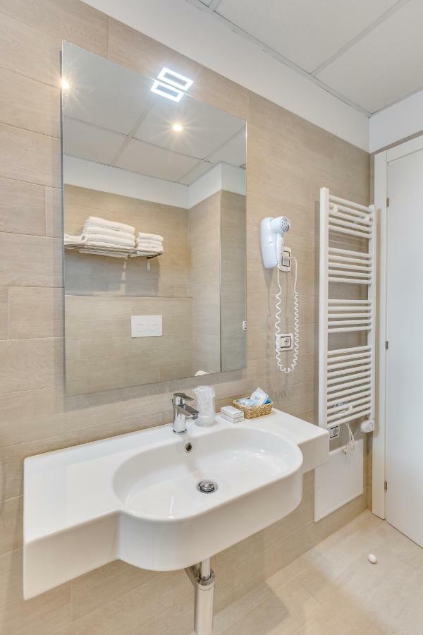 Apartaments Suites Ambassador Каорле Экстерьер фото