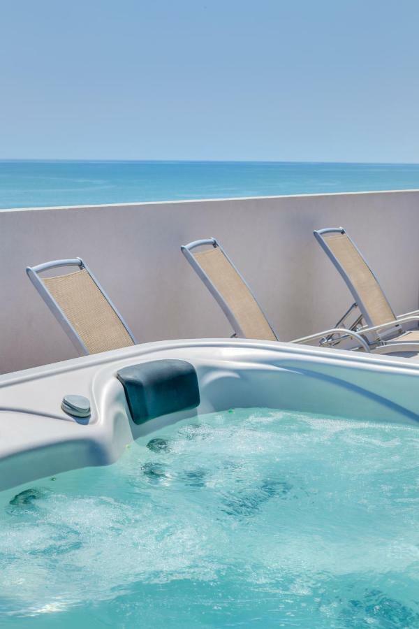 Apartaments Suites Ambassador Каорле Экстерьер фото