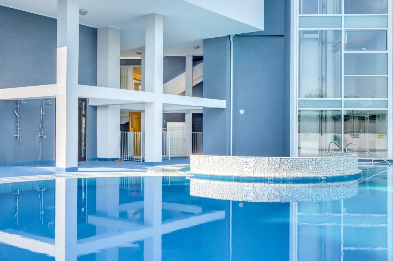 Apartaments Suites Ambassador Каорле Экстерьер фото