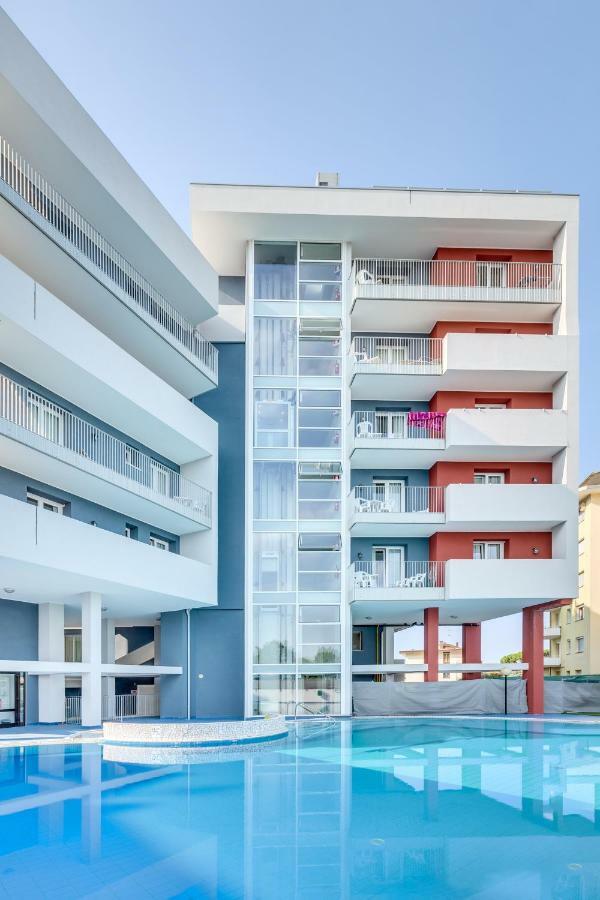 Apartaments Suites Ambassador Каорле Экстерьер фото