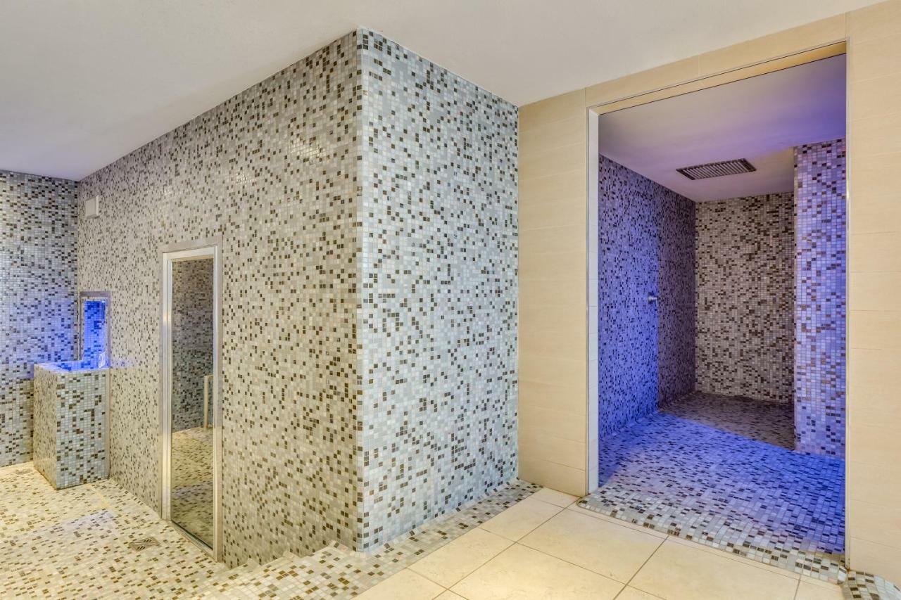 Apartaments Suites Ambassador Каорле Экстерьер фото