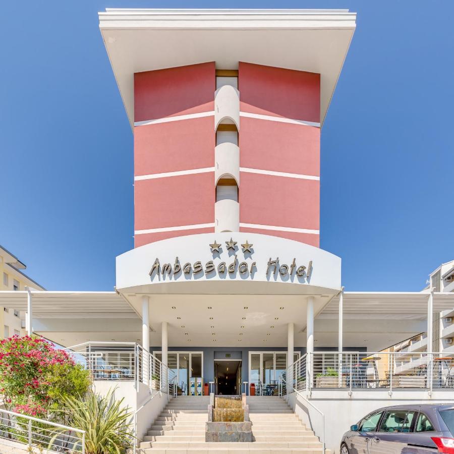 Apartaments Suites Ambassador Каорле Экстерьер фото