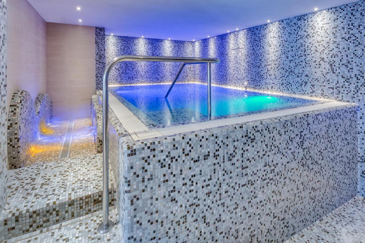Apartaments Suites Ambassador Каорле Экстерьер фото
